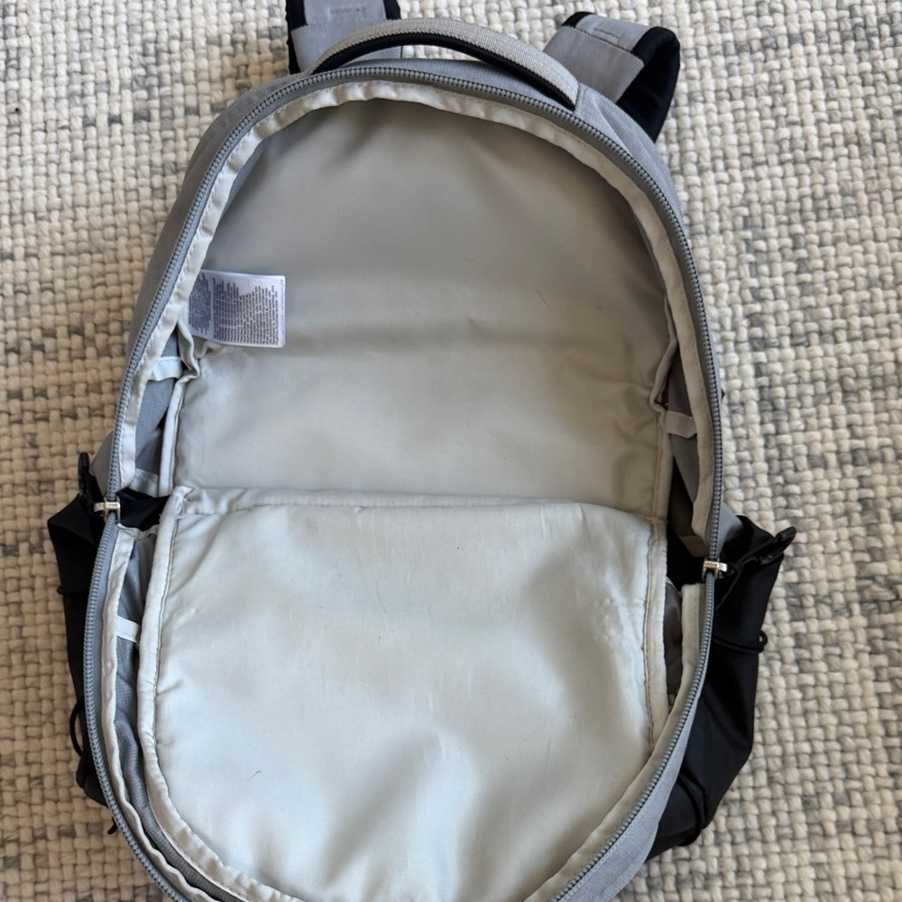 The North Face Borealis Gray and Black Backpack - Picture 7 of 9